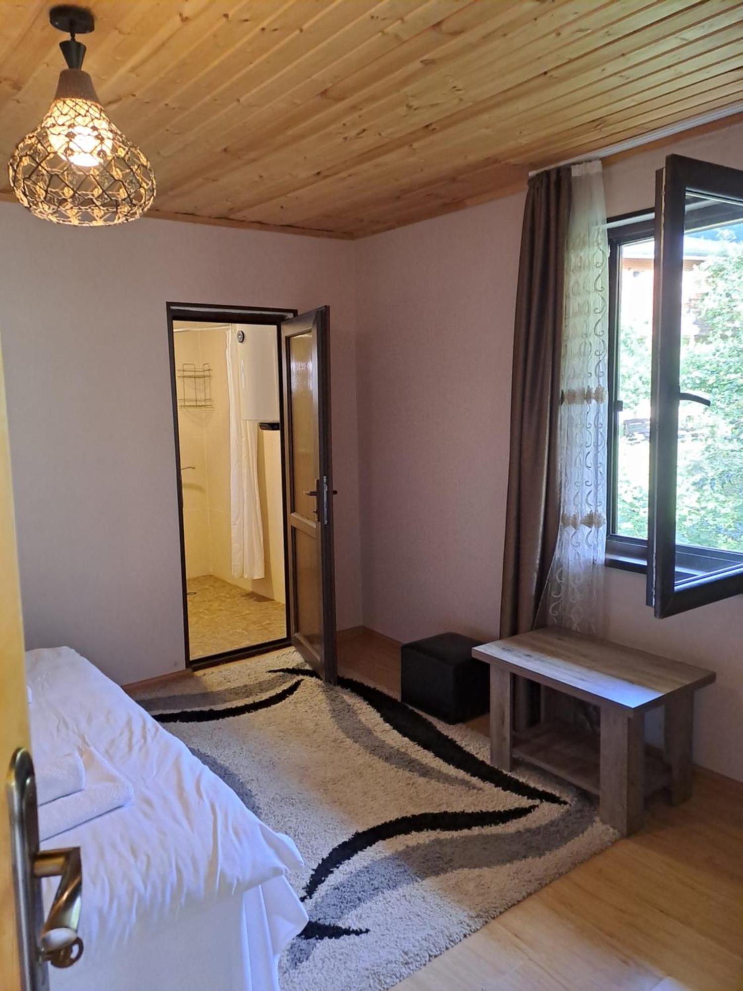 Irina'S Guesthouse เมสเตีย ห้อง รูปภาพ