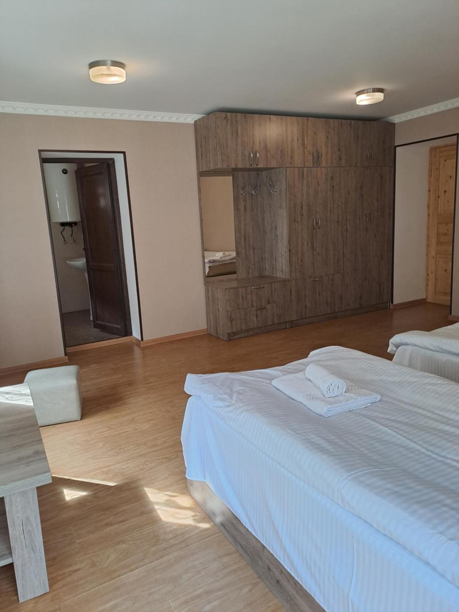 Irina'S Guesthouse เมสเตีย ห้อง รูปภาพ