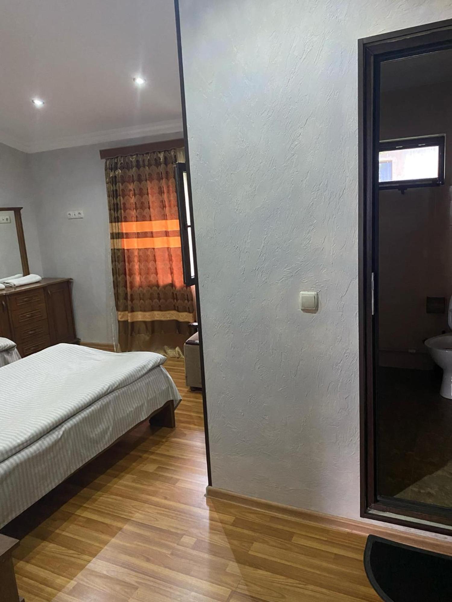 Irina'S Guesthouse เมสเตีย ห้อง รูปภาพ