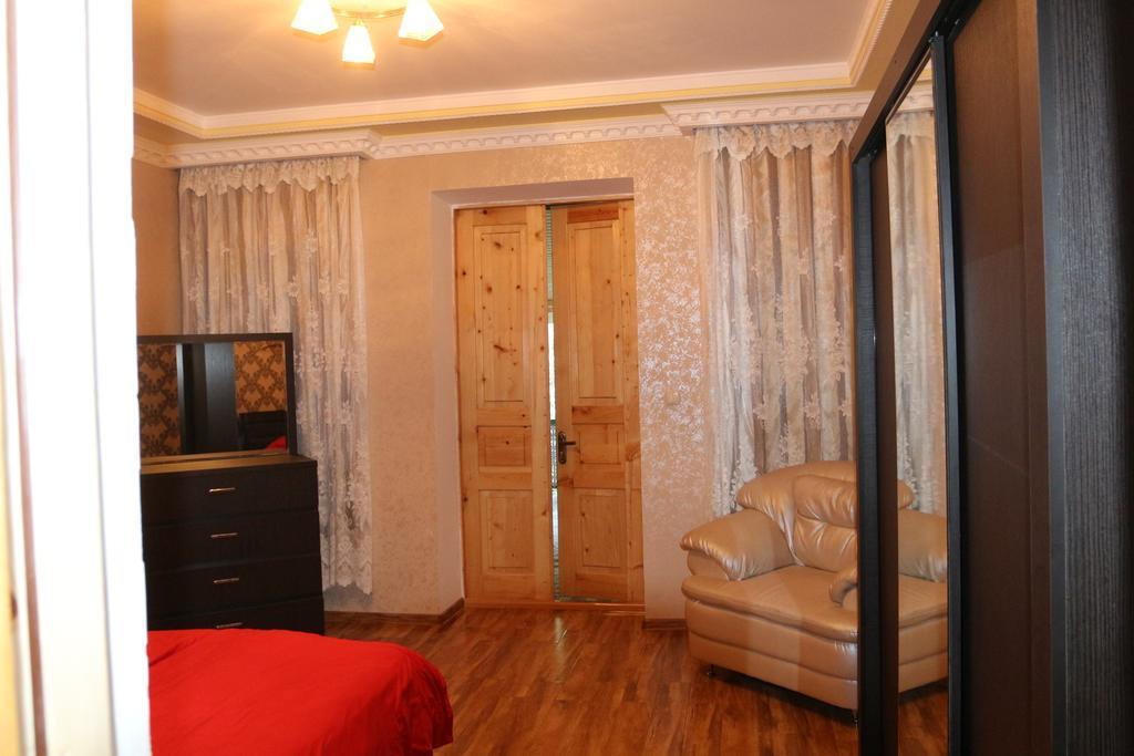 Irina'S Guesthouse เมสเตีย ภายนอก รูปภาพ