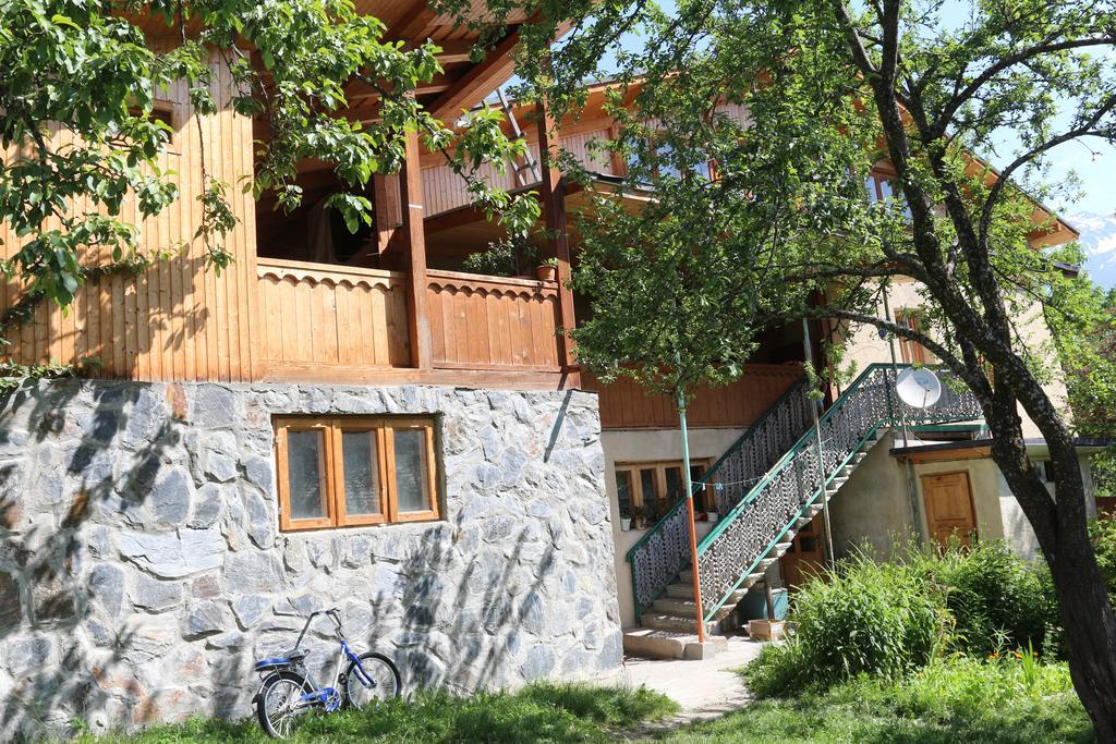 Irina'S Guesthouse เมสเตีย ภายนอก รูปภาพ