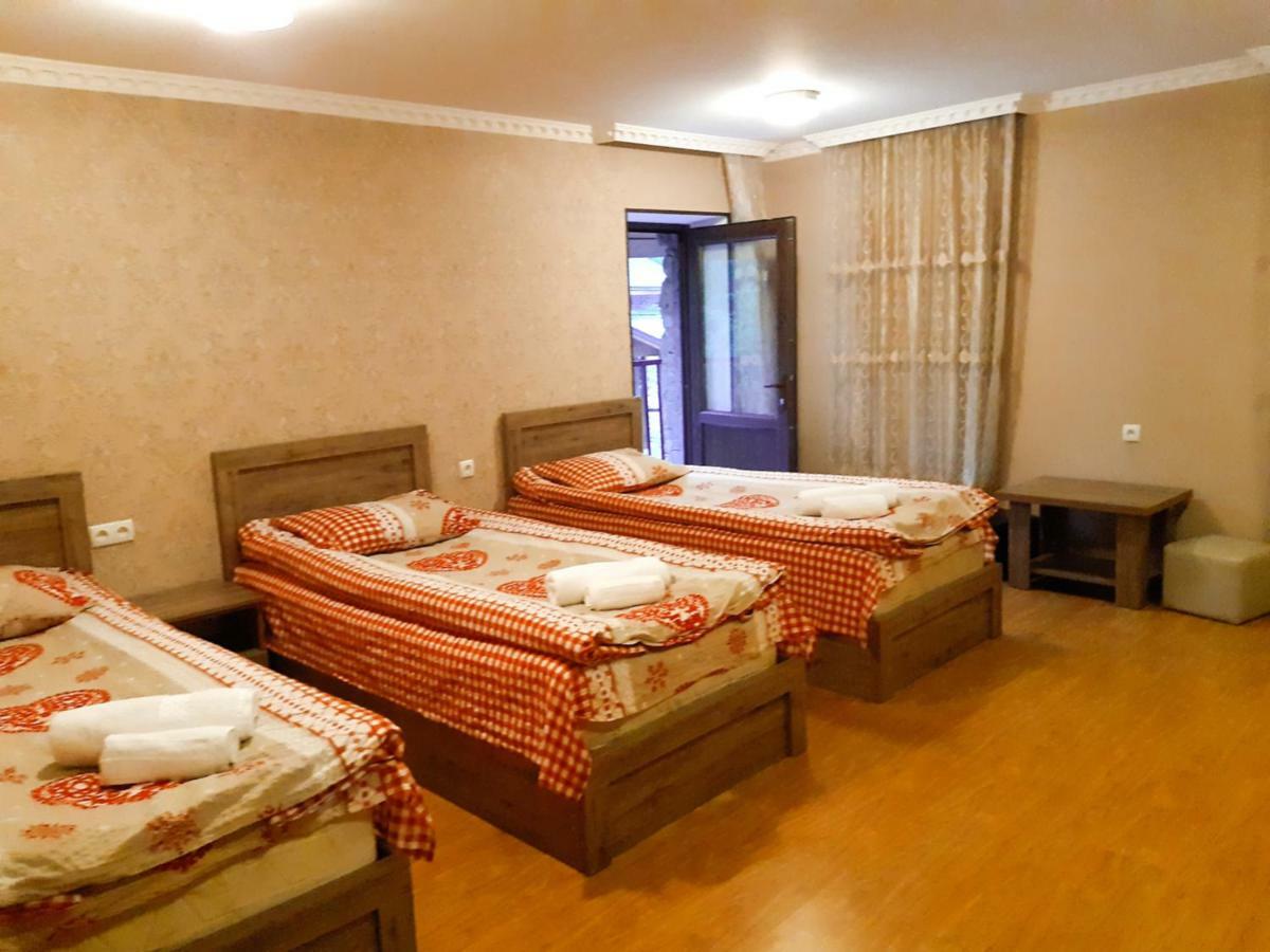 Irina'S Guesthouse เมสเตีย ห้อง รูปภาพ